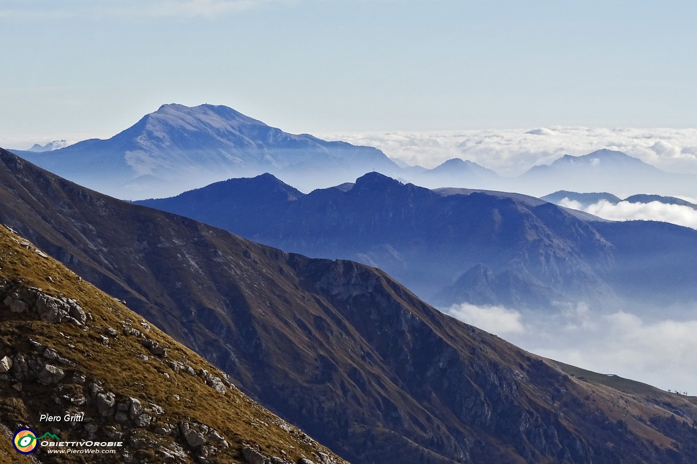 32 Zoom in Pizzo Formico e Monte Guglielmo.JPG -                                